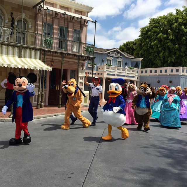 All the #Disney #characters coming out to the stage during the #KellyandMichael show for #disney60 #Disneyland #diamondanniversary