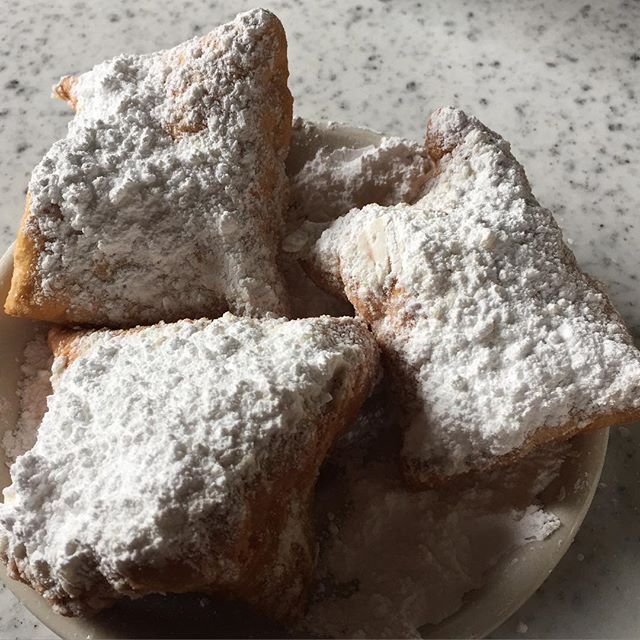 Oh my god… @rebel_and_reese you will LOVE these  #cafedumonde #neworleans #foodporn #beignets