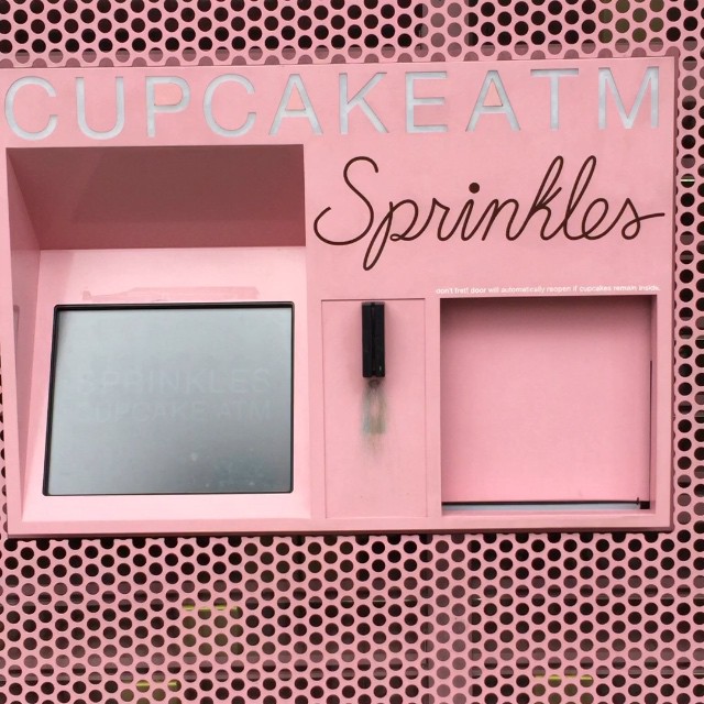 #ILoveSpinkles #CupcakeATM #Sprinkles #BeverlyHills @rebel_and_reese @erigree28