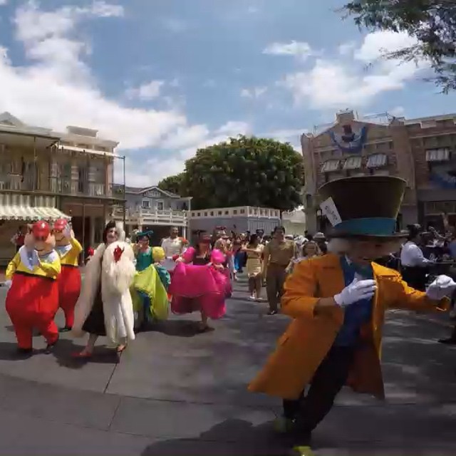 All the #Disney characters coming out for the #KellyandMichael show #Disneyland60 #diamondanniversary – it was AWESOME :) #BucketList #ChildhoodDreamComeTrue #KidAtHeart